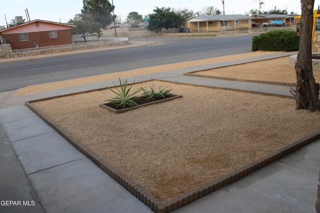Building Photo - 5656 Sun Valley Dr