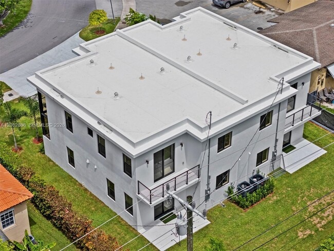 Building Photo - 4026 SW 9th Terrace
