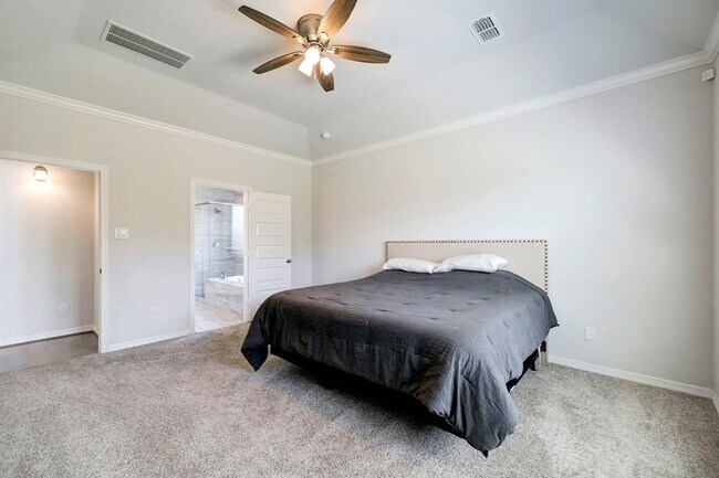 Building Photo - 8914 Milam Grove Dr