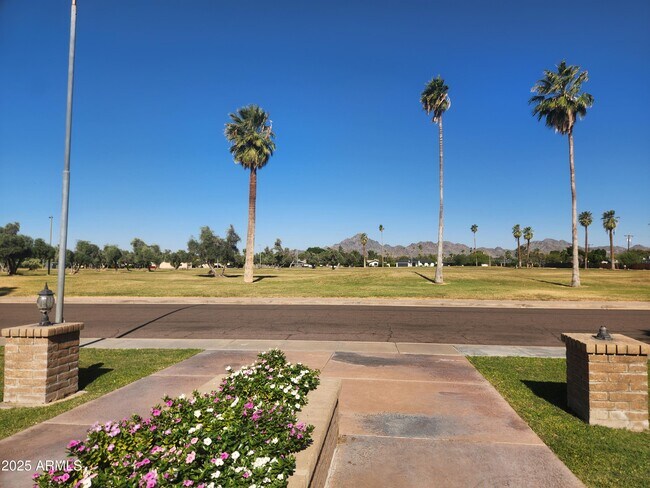 Building Photo - 3033 E Devonshire Ave