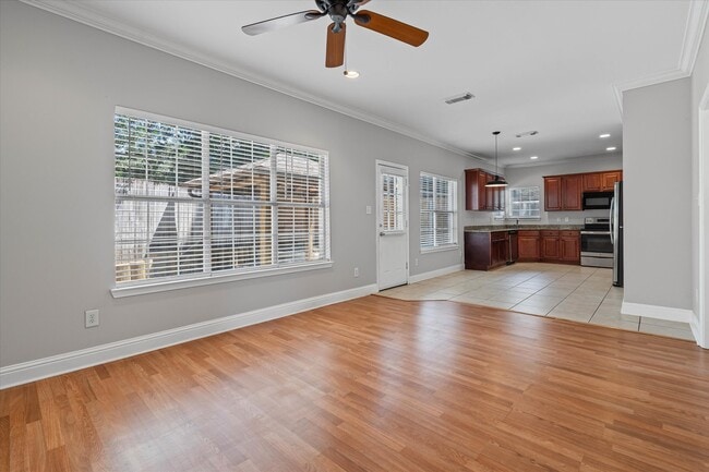 Building Photo - 27572 Claiborne Cir