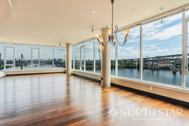 Building Photo - Stunning Views at The Strand