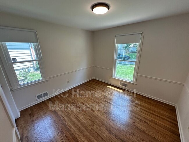 Building Photo - 8216 W 97th St