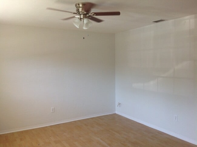 Building Photo - Great Location w/ everything you want! Boat parking