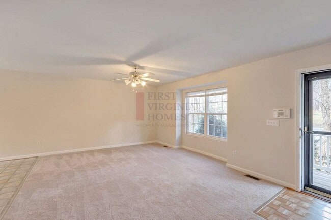 Building Photo - 3Bed/2Bath Lake Monticello Rental