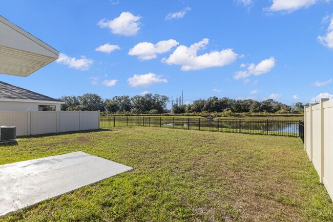 Building Photo - "Spacious 4-Bedroom Retreat with 3 Full Baths - 2260 Sq Ft of Comfort in Parrish, FL!"