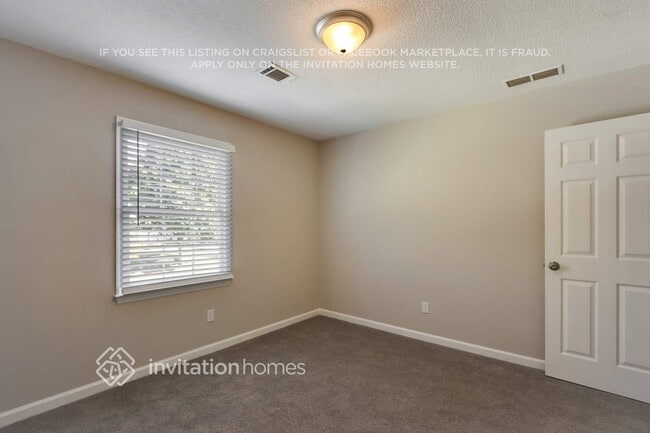 Building Photo - 6186 Pinewood Dr SE