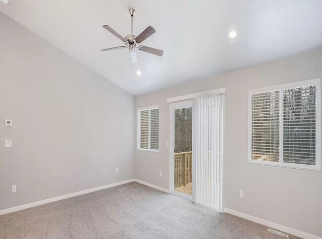 Building Photo - Beautiful family home in Fowlerville
