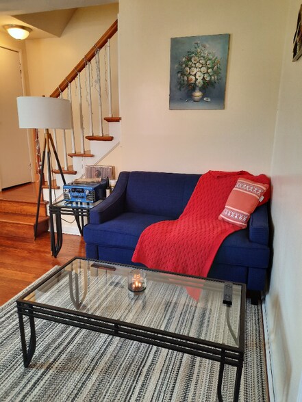 Building Photo - 9 9th St S