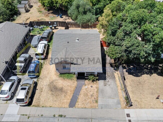 Building Photo - Charming 2-Bedroom Bungalow Retreat in Sacramento