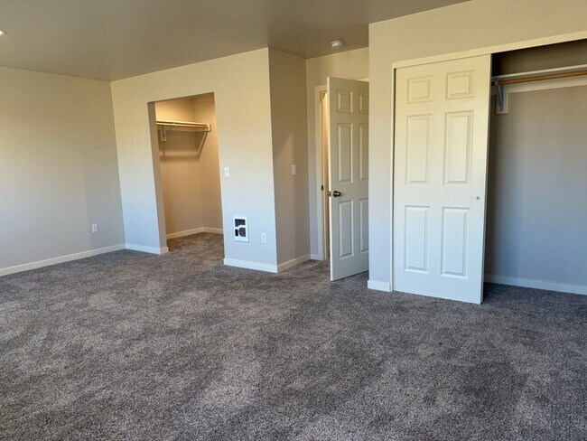 Building Photo - 5307 Smitten Street #3