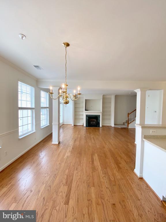 Building Photo - 2663 Manhattan Pl