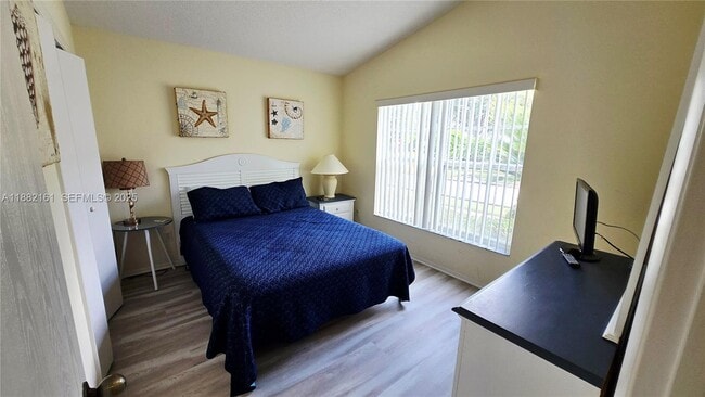 Building Photo - 550 Castlemain Cir