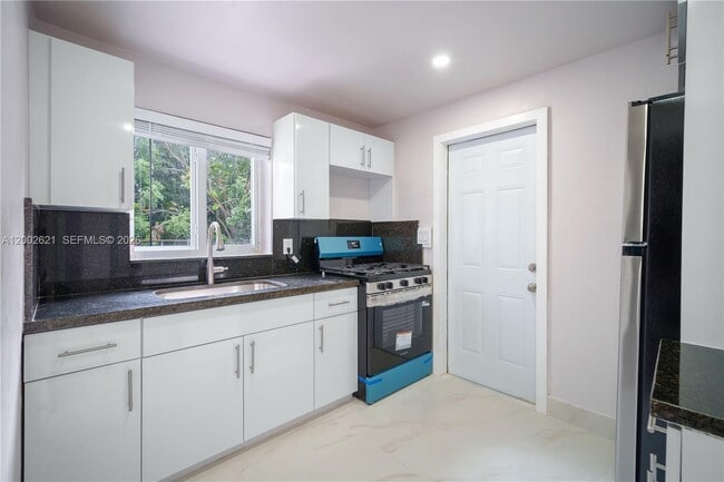 Building Photo - 2456 Jackson St