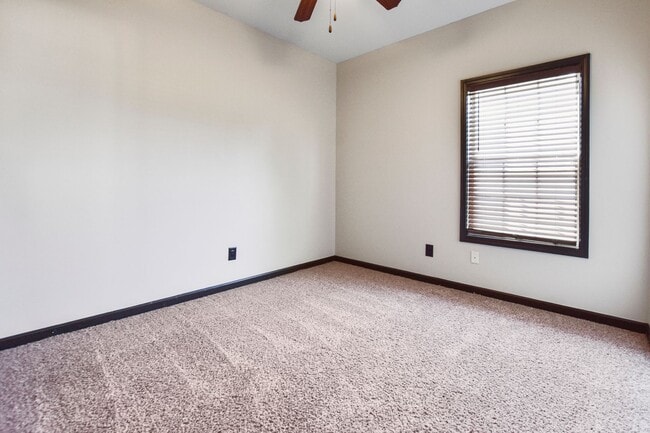 Building Photo - Pet Friendly Four Bedroom!