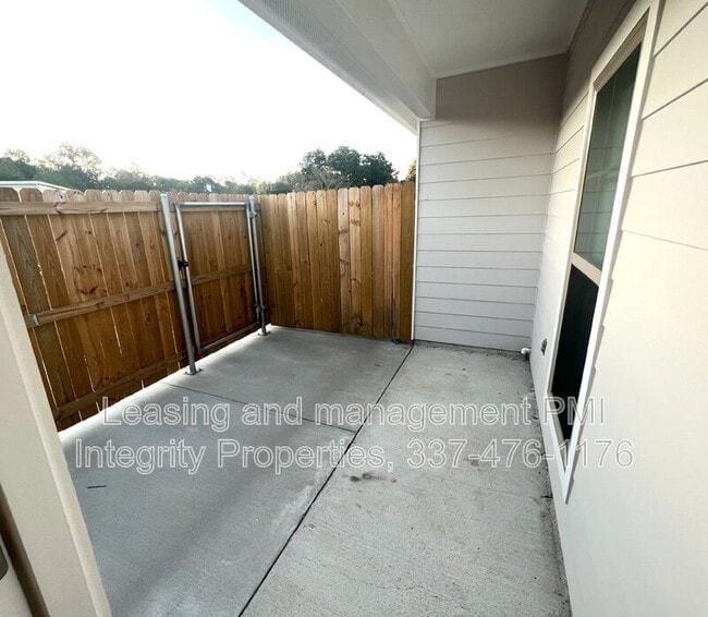 Building Photo - 33260 LA-16