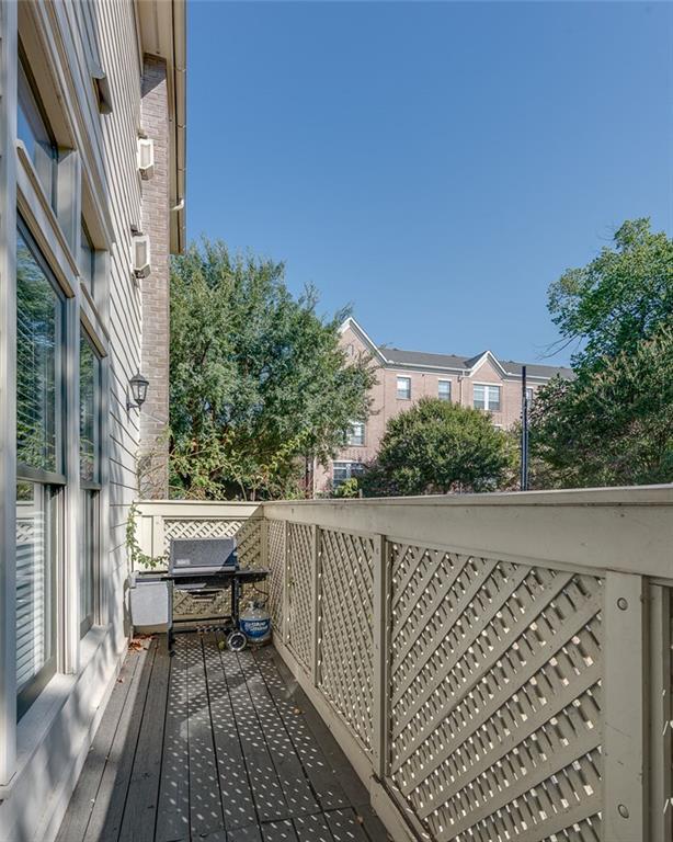 Building Photo - 2624 Thomas Ave