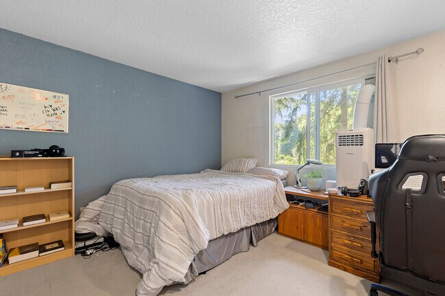 Building Photo - 1414 NE 151st St