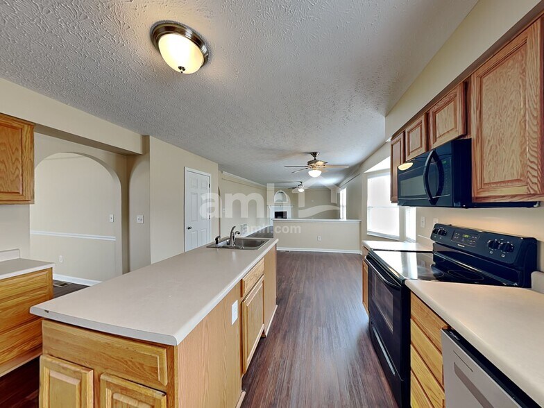 Building Photo - 90 Knights Bridge Dr N