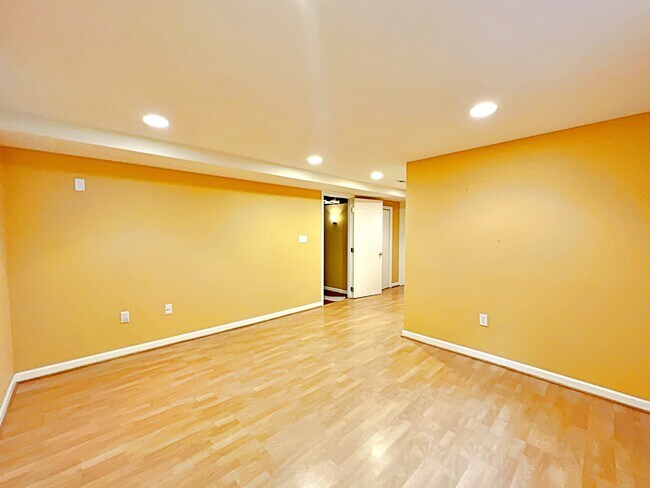 Building Photo - 6309 NE Broadway