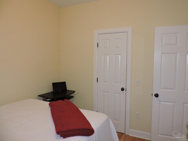 Building Photo - 1531 N 12th Ave