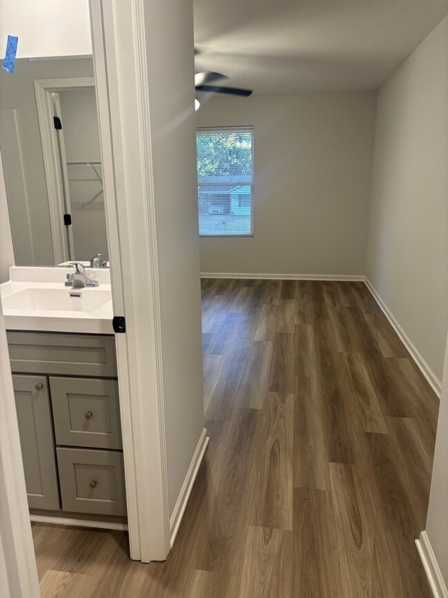 Building Photo - 5383 Clinchport Cir