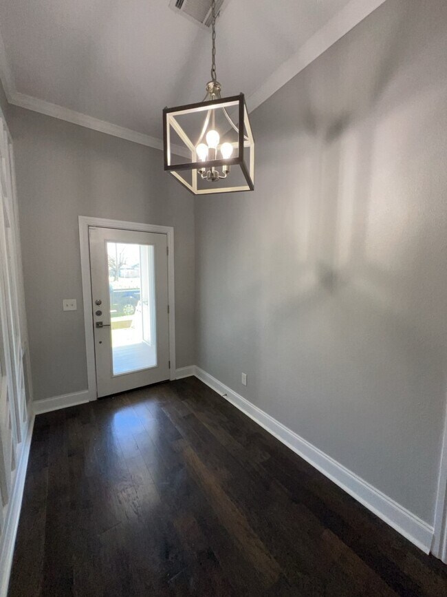 Building Photo - 401 Walton St