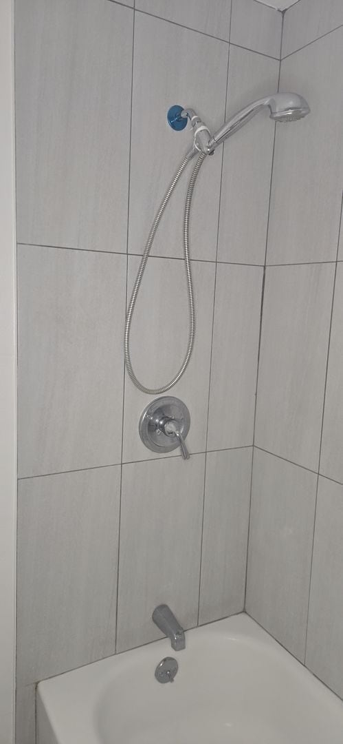 Building Photo - 821 N Vineyard Ave