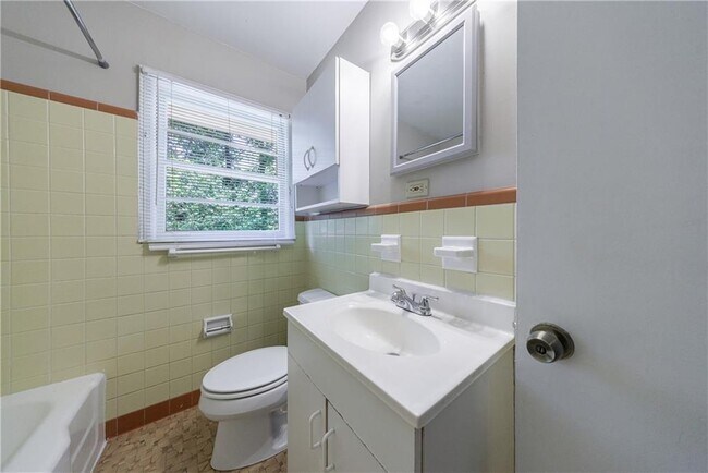 Building Photo - 893 Willivee Dr