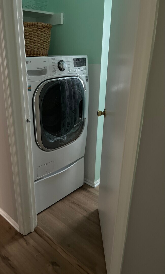 Washer/dryer in one - 220 Catherine Ln