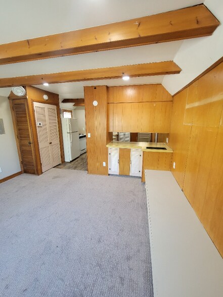 Building Photo - 38 Grove St NE