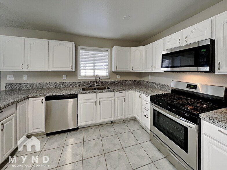 Building Photo - 433 Longtree Ave
