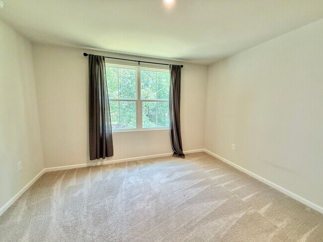 Building Photo - Stunning 3BD, 2.5BA End Unit Zebulon Townh...