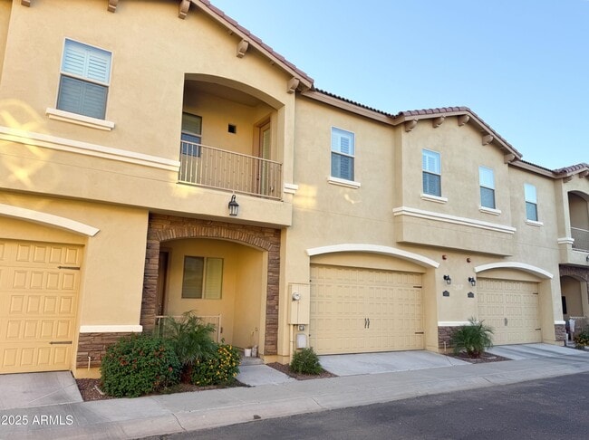 Building Photo - 8976 N 8th Dr