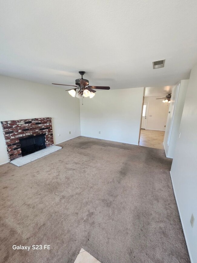 Building Photo - Single-Story home in Chino ready for you to move right in!