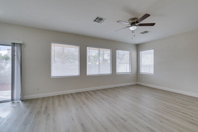 Building Photo - Charming 4 Bedroom, 3 Bathroom Home Near S...