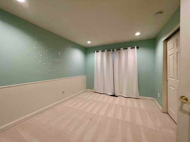 Building Photo - 53 Ross Way