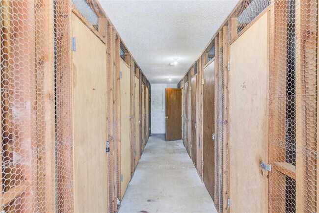 Building Photo - 215 Valencia Blvd