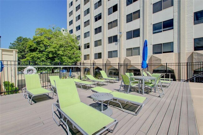 Building Photo - 2479 Peachtree Rd NE
