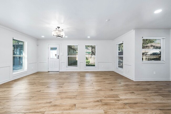 Building Photo - 3511 Tree Ln