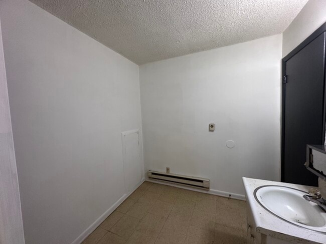 Building Photo - 30-103 Illinois-