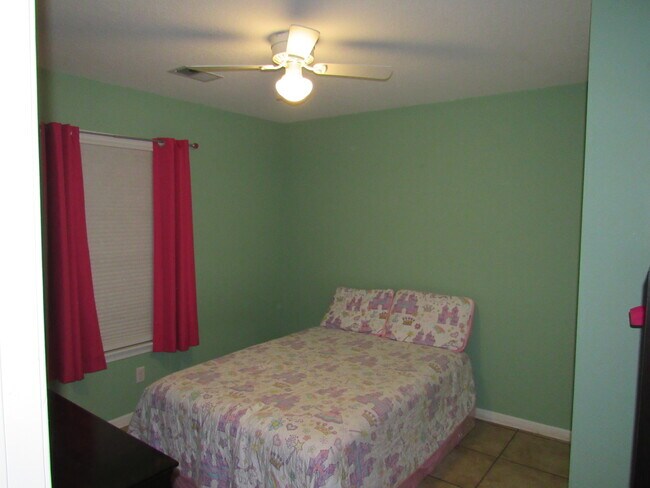 Building Photo - 142 Roanoke Dr