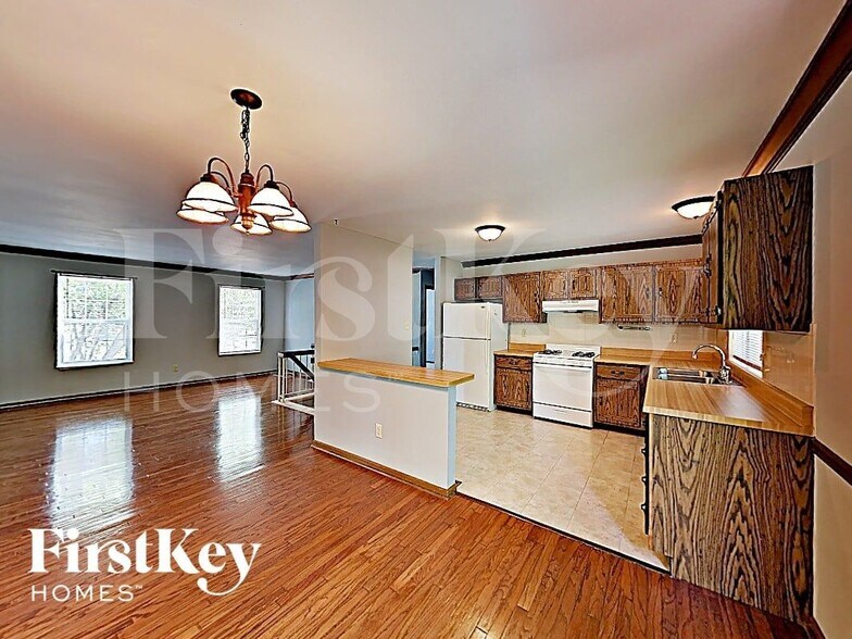 Building Photo - 7011 Blue Mountain Dr
