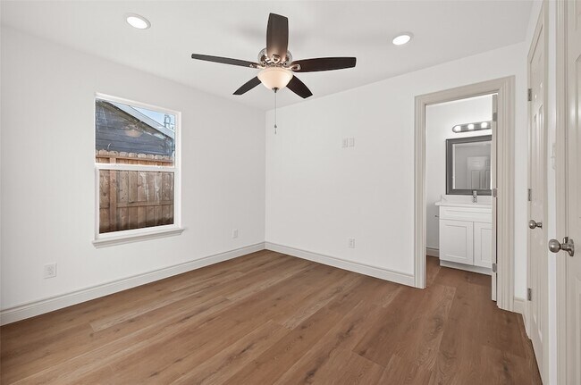 Building Photo - 1823 Chippendale Rd