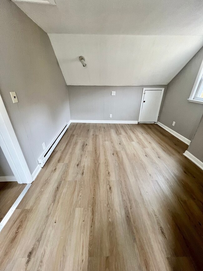 Building Photo - 121 N State St