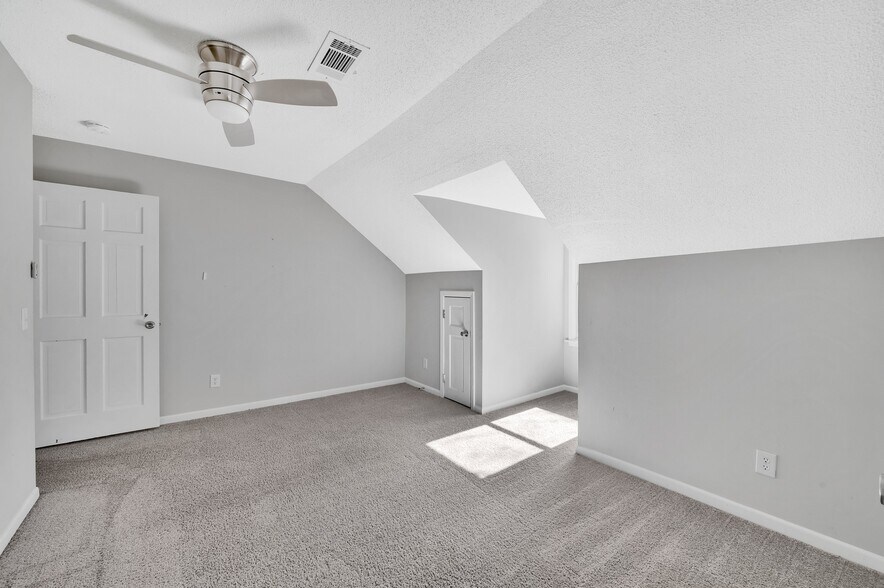 Building Photo - 220 Wilkes Dr