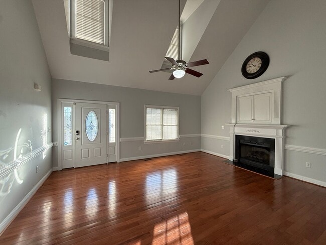 Building Photo - 3704 Warwick Pl