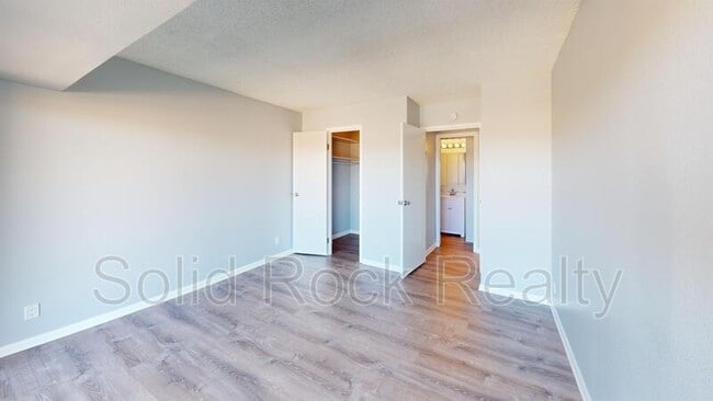 Building Photo - 411 Lakewood Cir