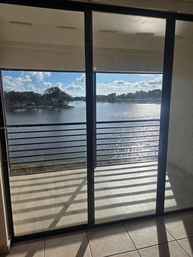 Building Photo - 11342 Taft St