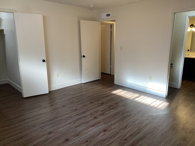 Building Photo - 3000 Jade Way